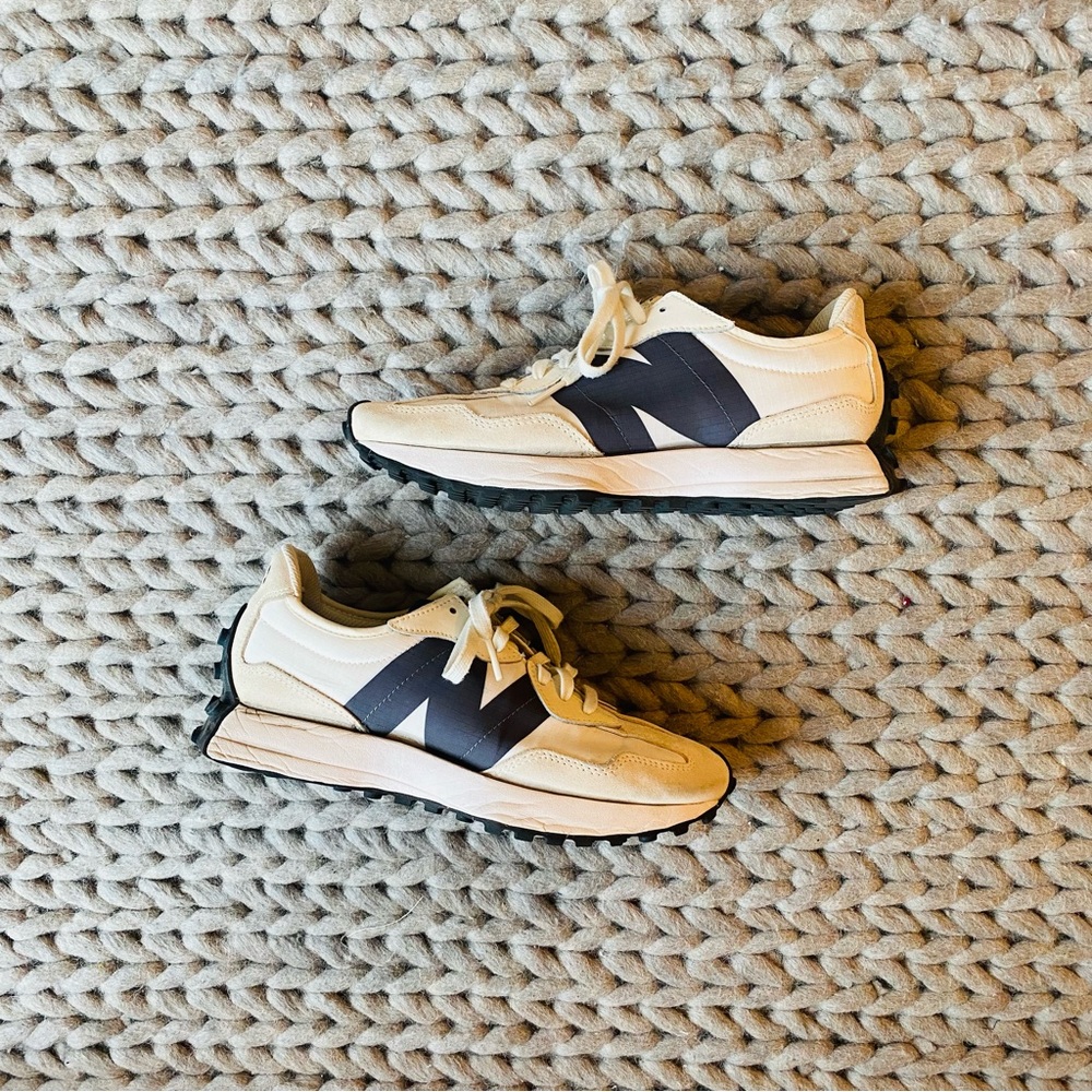 New Balance 327 Figs